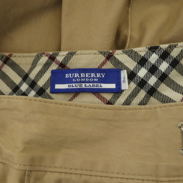 BURBERRY BLUE LABEL(バーバリーブルーレーベル)のバーバリーブルーレーベル チノパン スリム フレア センターシーム ストレッチ レディースのパンツ(チノパン)の商品写真