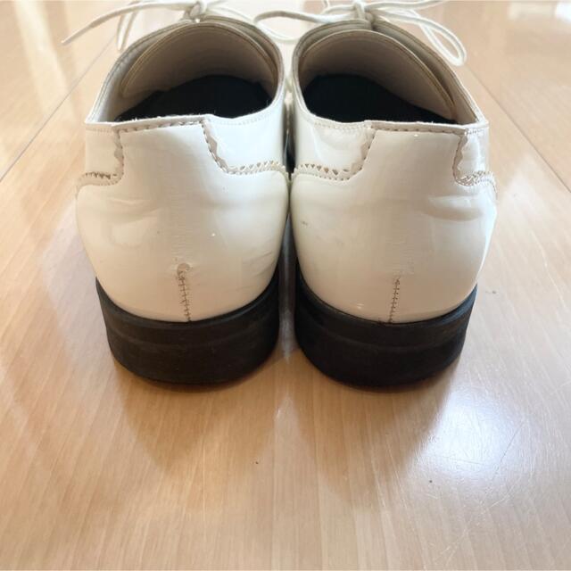 BEAMS(ビームス)のSeptemberMoon エナメル調 アーモンド シューズ　ホワイト レディースの靴/シューズ(ローファー/革靴)の商品写真