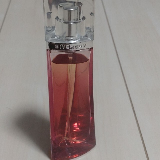 GIVENCHY(ジバンシィ)のヴェリィ　イレジスティブル　30ml コスメ/美容の香水(香水(女性用))の商品写真