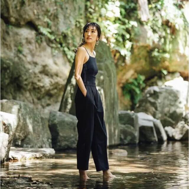 Nala ナラ Pin tuck swim pants  M サイズ レディースのパンツ(カジュアルパンツ)の商品写真