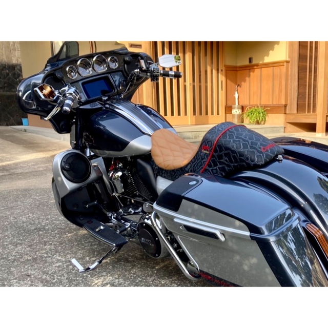 Harley Davidson(ハーレーダビッドソン)のCORBIN　ザ・ウォールサドル　ツーリング 自動車/バイクのバイク(パーツ)の商品写真