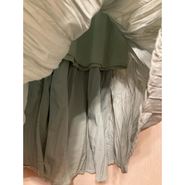 merlot(メルロー)の未使用 フィリル シワ加工 スカート グリーン レディースのスカート(ロングスカート)の商品写真