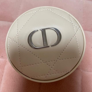 クリスチャンディオール(Christian Dior)のディオールスキン　フォーエバークッションパウダー正規品　ミネラルグロウ(フェイスパウダー)
