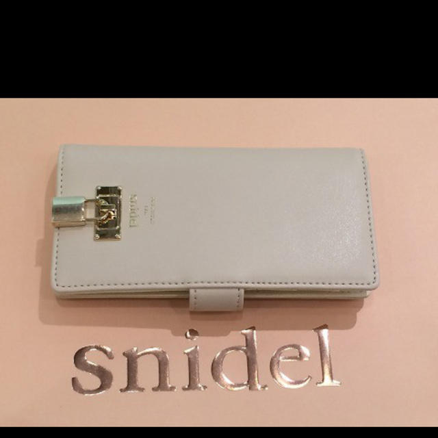 SNIDEL(スナイデル)のsnidel パッドロック iPhoneケース  スマホ/家電/カメラのスマホアクセサリー(iPhoneケース)の商品写真