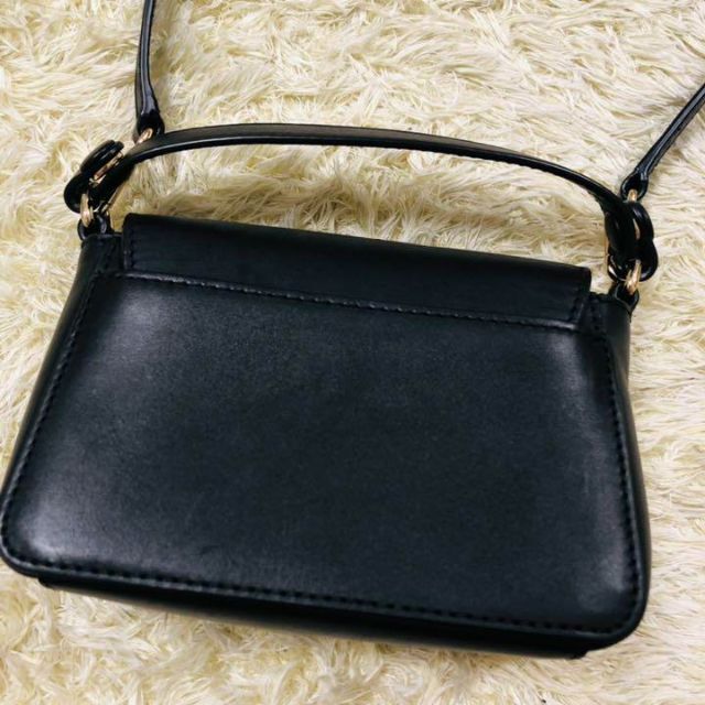 あてると Tory ハンド 黒 ロゴ レザーの通販 by うーろんちゃ 即購入