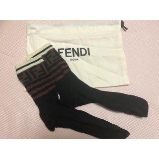 フェンディ 靴下の通販 100点以上 | FENDIを買うならラクマ パンチホールカメラ FENDI フェンディ タイツ ズッカ ゴールド ラメ 1 ストッキング/タイツ