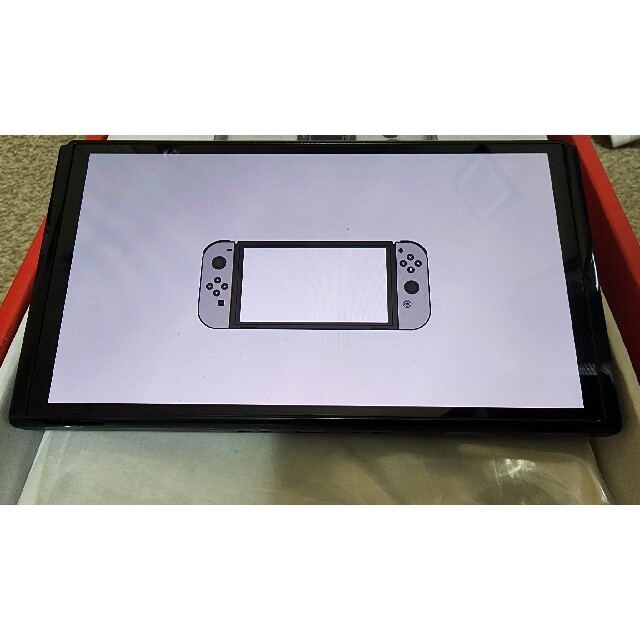 Nintendo Switch(ニンテンドースイッチ)の中古　Nintendo Switch 有機ELモデル ホワイト エンタメ/ホビーのゲームソフト/ゲーム機本体(家庭用ゲーム機本体)の商品写真