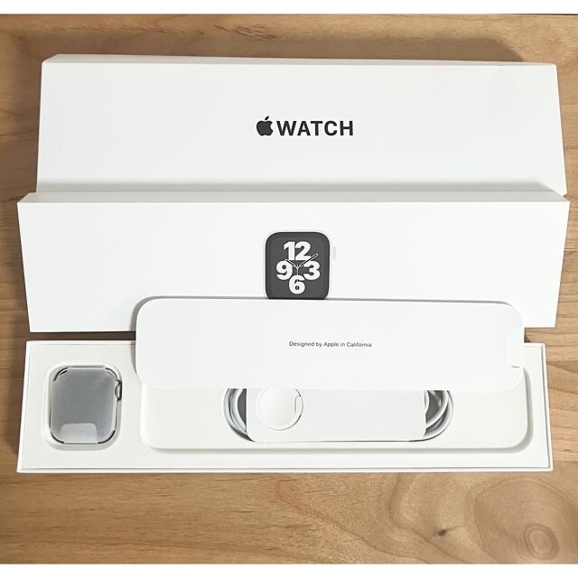 Apple Watch(アップルウォッチ)のApple Watch SE 40mm 本体+充電器+ベルト2本付き メンズの時計(腕時計(デジタル))の商品写真