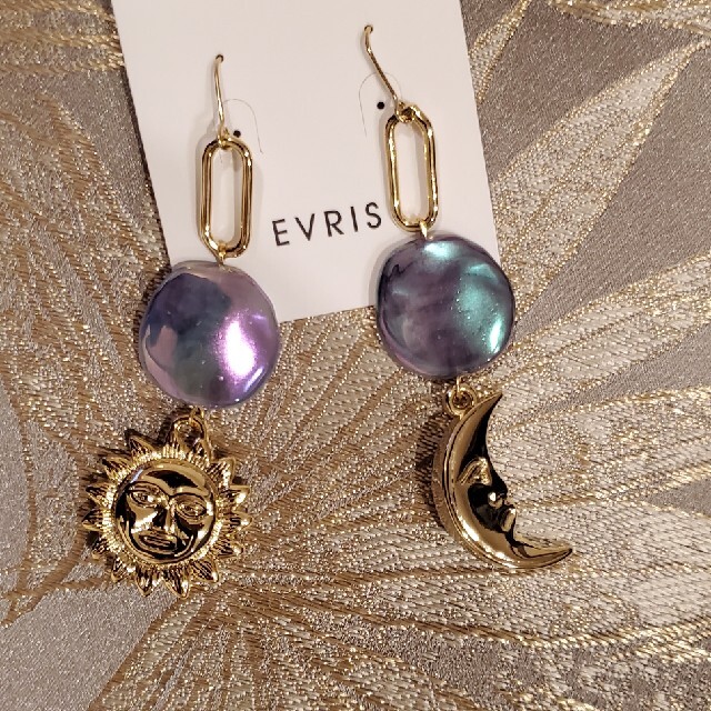 EVRIS(エヴリス)の【新品未開封ラスト1】EVRIS   sunny&moon ピアス　イヤリング レディースのアクセサリー(ピアス)の商品写真