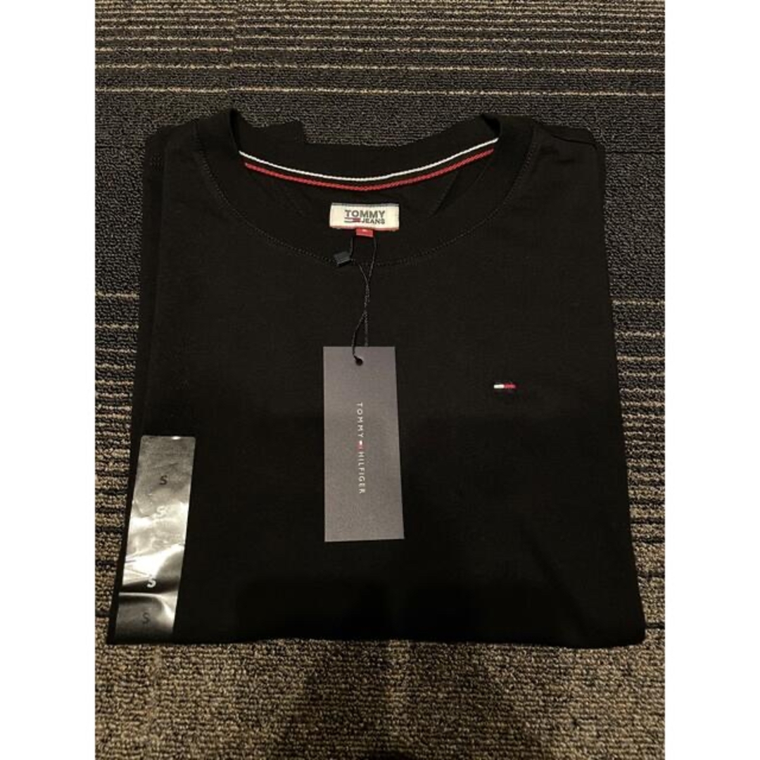 TOMMY HILFIGER(トミーヒルフィガー)のTOMMY HILFIGER トミーヒルフィガー レディースのトップス(Tシャツ(半袖/袖なし))の商品写真