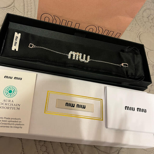 miumiu(ミュウミュウ)の新品未使用 miumiu クリスタル ブレスレット レディースのアクセサリー(ブレスレット/バングル)の商品写真