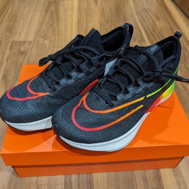 NIKE(ナイキ)のNIKE・ZOOM FLY4・ズームフライ4・黒×虹・27.5cm・新品 スポーツ/アウトドアのスポーツ/アウトドア その他(陸上競技)の商品写真