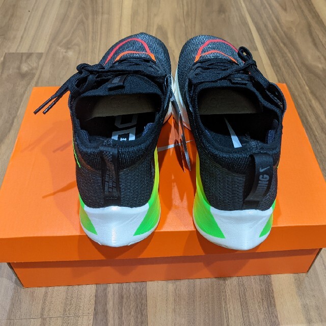 NIKE(ナイキ)のNIKE・ZOOM FLY4・ズームフライ4・黒×虹・27.5cm・新品 スポーツ/アウトドアのスポーツ/アウトドア その他(陸上競技)の商品写真