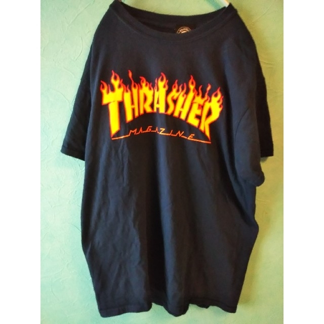 THRASHER(スラッシャー)のスラッシャーファイヤーデカロゴプリント ネイビー紺色スケータースタイルTシャツ メンズのトップス(Tシャツ/カットソー(半袖/袖なし))の商品写真