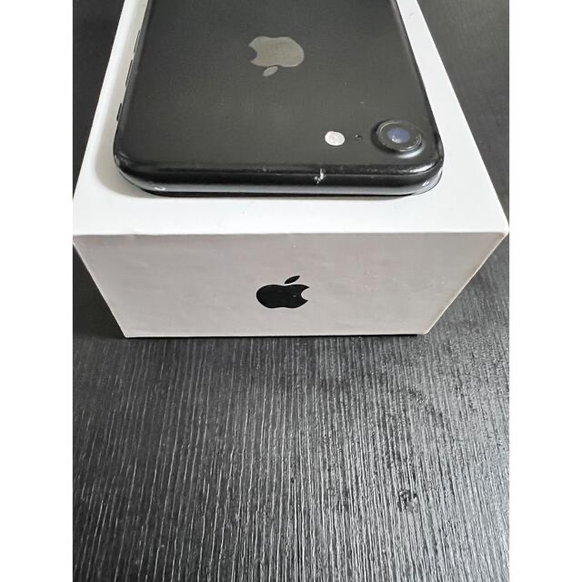 iPhone 7  ブラック　本体　iPhone7 128G スマホ/家電/カメラのスマートフォン/携帯電話(スマートフォン本体)の商品写真