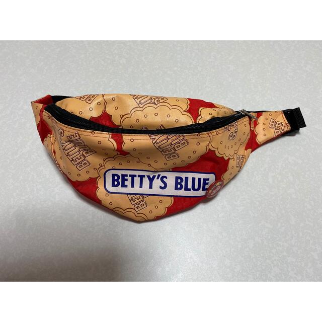 BETTY'S BLUE(ベティーズブルー)のベティーズブルー　ウエストポーチ レディースのバッグ(ボディバッグ/ウエストポーチ)の商品写真