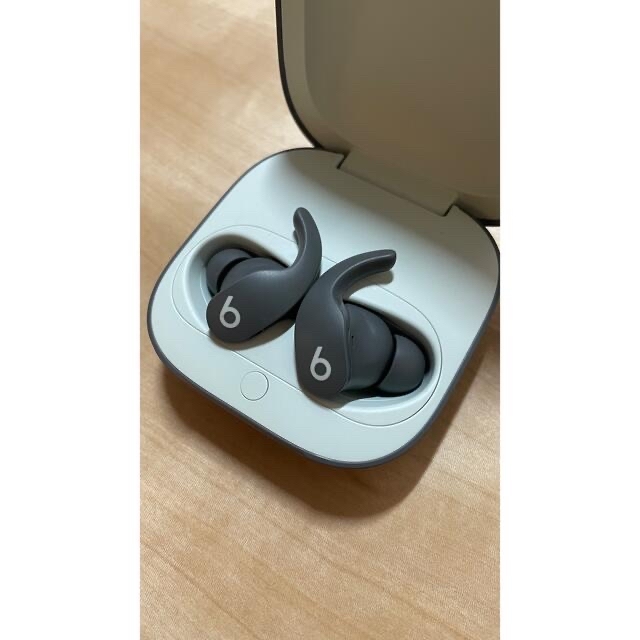 Apple(アップル)のBeats Fit Pro 中古美品 スマホ/家電/カメラのオーディオ機器(ヘッドフォン/イヤフォン)の商品写真