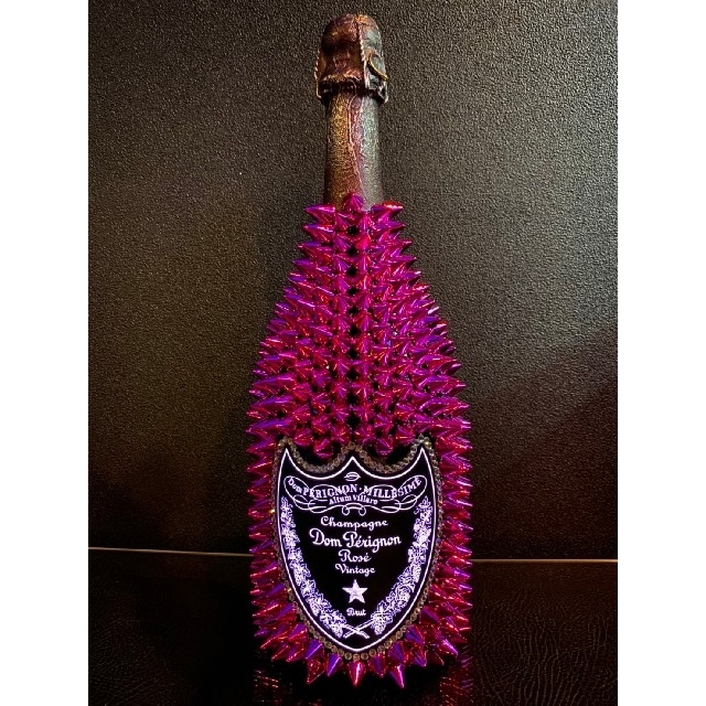 Dom Pérignon(ドンペリニヨン)の《～デコレーション～光るシャンパン》ドン・ペリニヨン ルミナス ロゼ 750㎖ 食品/飲料/酒の酒(シャンパン/スパークリングワイン)の商品写真