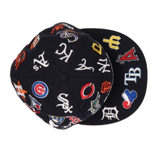 Supreme(シュプリーム)のシュプリーム ×ニューエラ/NewEra 20SS MLB New Era Cap チームロゴ総柄刺繍キャップ メンズ 7.375 ハンドメイドのファッション小物(帽子)の商品写真