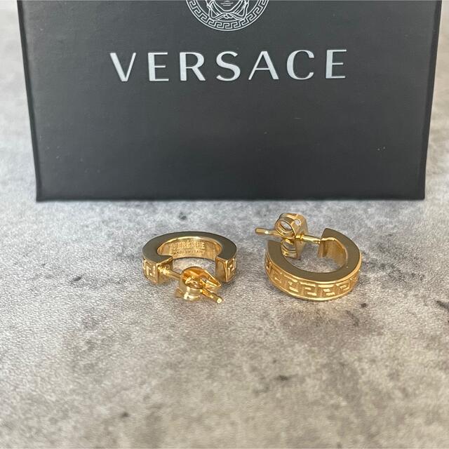 VERSACE(ヴェルサーチ)の⭐︎新品⭐︎ヴェルサーチピアス　ゴールド/金　希少 ハンドメイドのアクセサリー(ピアス)の商品写真