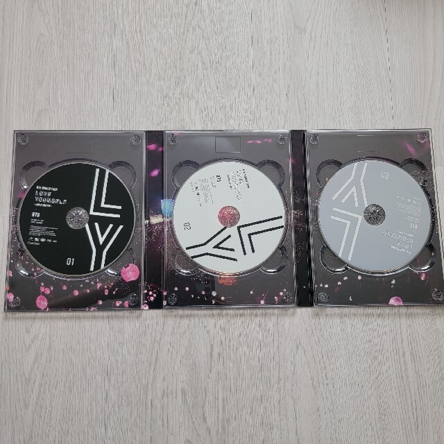 BTS Blu-ray Love Yourself Japan 未再生 ディスク エンタメ/ホビーのDVD/ブルーレイ(ミュージック)の商品写真
