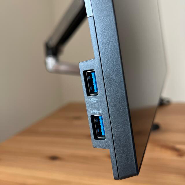 DELL(デル)の美品Dell U3219Q 31.5インチ 4K HDR USB-C モニタ－ スマホ/家電/カメラのPC/タブレット(ディスプレイ)の商品写真