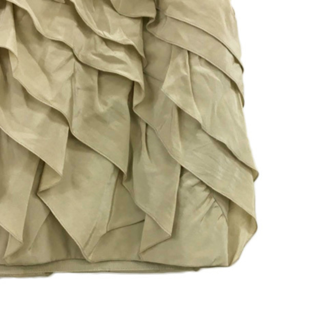 Drawer(ドゥロワー)のドゥロワー スカート 台形 ミニ フリル サテン シルク 無地 36 ベージュ レディースのスカート(ミニスカート)の商品写真