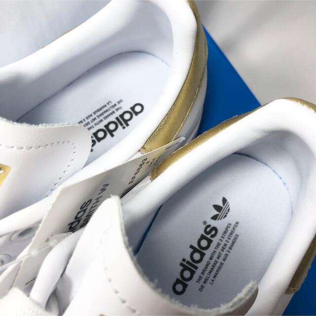 adidas(アディダス)の【新品】アディダス スタンスミス スニーカー ホワイト ゴールド 24.5 レディースの靴/シューズ(スニーカー)の商品写真