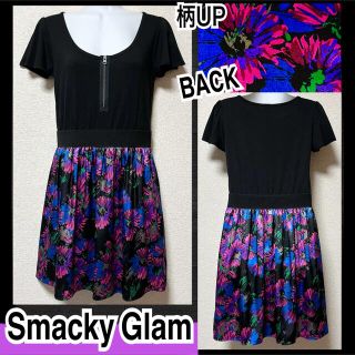 スマッキーグラム(SmackyGlam)の【Smacky Glam】胸元ジップ☆花柄サテン切替コンビワンピース(ひざ丈ワンピース)