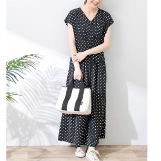 サニーレーベル(Sonny Label)の新品 タグ付き サニーレーベル ウエストマークドットプリントワンピース(ロングワンピース/マキシワンピース)