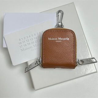 マルタンマルジェラ(Maison Martin Margiela)の新品 メゾンマルジェラ レザー ロゴ AIRPODS ケース エアポッズ カバー(ヘッドフォン/イヤフォン)