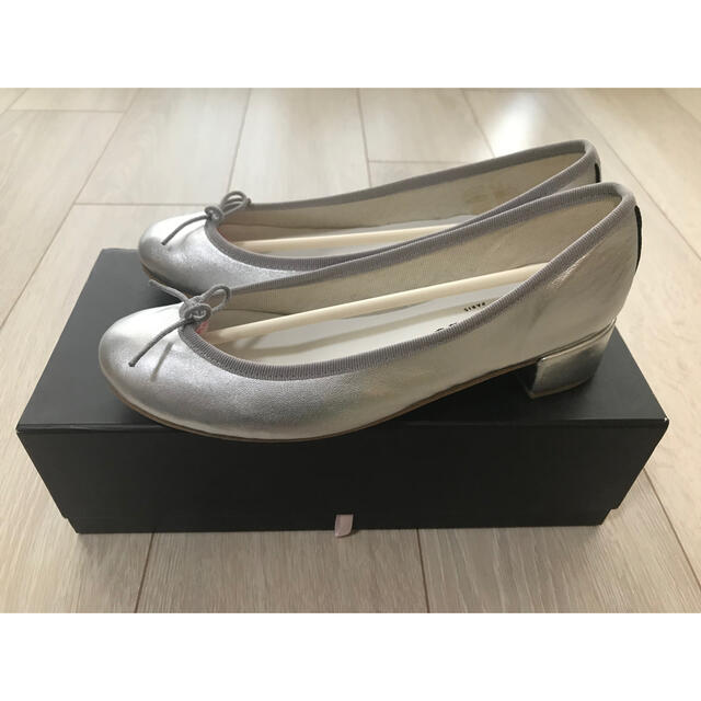 repetto(レペット)の【新品未使用】Repettoレペット ローヒールバレエシューズ シルバー 37 レディースの靴/シューズ(バレエシューズ)の商品写真