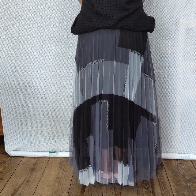 antiqua(アンティカ)の限定品 コントラストカラー ミドル丈　チュールプリーツスカート フレアスカート レディースのスカート(ロングスカート)の商品写真