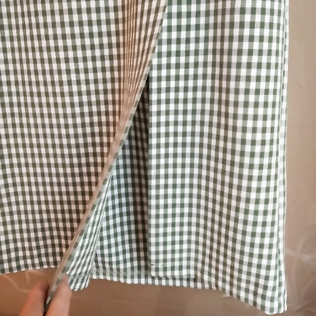 グリーンギンガムチェックタイトスカート　両サイドポケットあり レディースのスカート(ロングスカート)の商品写真