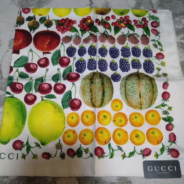 新品☆GUCCI(グッチ)☆大判 ストール スカーフ FRUITS www