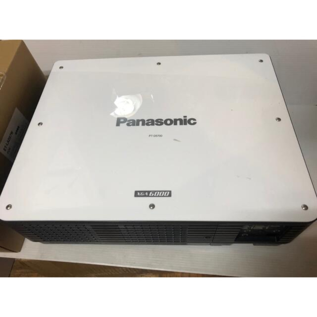 Panasonic プロジェクター　6000lm 未使用純正ランプ2灯付き