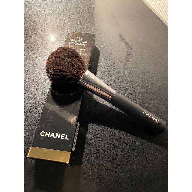 CHANEL(シャネル)のシャネル　パウダーブラシ コスメ/美容のメイク道具/ケアグッズ(チーク/フェイスブラシ)の商品写真