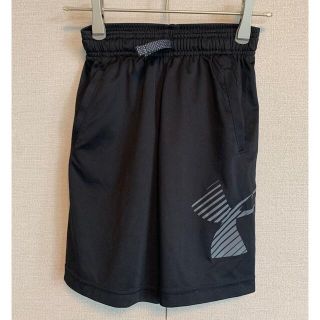 アンダーアーマー(UNDER ARMOUR)のアンダーアーマー　キッズハーフパンツ　ブラック(パンツ/スパッツ)