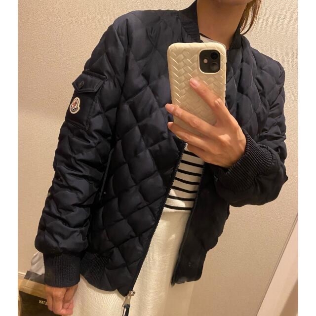 MONCLER(モンクレール)のモンクレール　MA-1 ブルゾン　ネイビー レディースのジャケット/アウター(ブルゾン)の商品写真