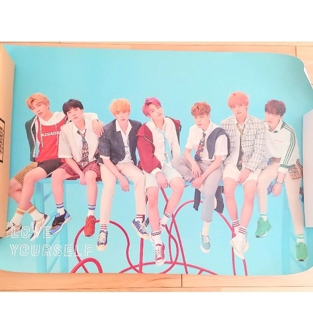 BTS LOVE YOURSELF ポスター エンタメ/ホビーのタレントグッズ(アイドルグッズ)の商品写真