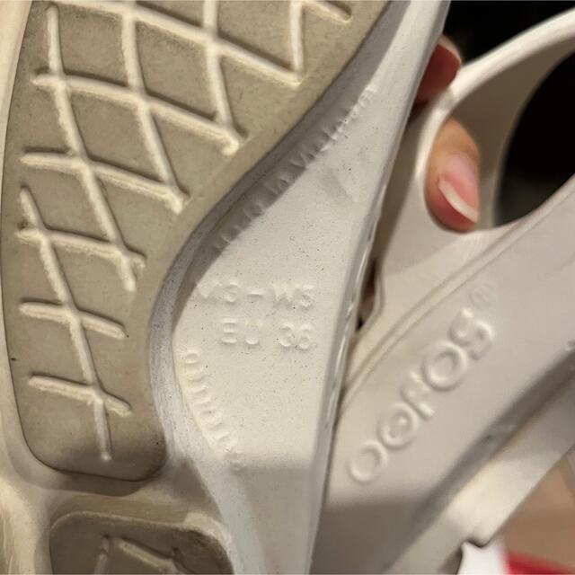 OOFOS(ウーフォス)のウーフォスOOFOS リカバリーサンダル　ホワイト22 中古 レディースの靴/シューズ(サンダル)の商品写真