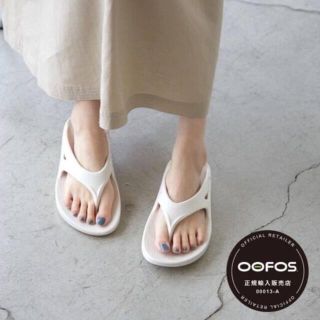 ウーフォス(OOFOS)のウーフォスOOFOS リカバリーサンダル　ホワイト22 中古(サンダル)