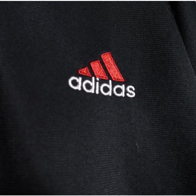 adidas(アディダス)のアディダス　ブラック×レッド　サイドライン　デザイン　ロゴ刺繍トラックジャケット メンズのトップス(ジャージ)の商品写真