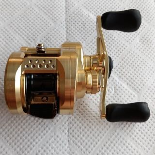 シマノ(SHIMANO)の22カルカッタコンクエスト200XG(リール)