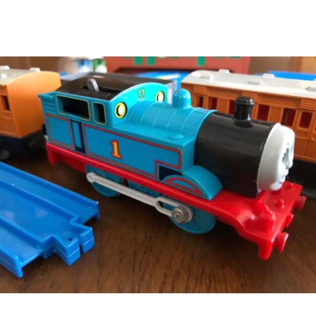 TOMMY(トミー)のTOMY  ( プラレール )  機関車トーマス 2個セット キッズ/ベビー/マタニティのおもちゃ(電車のおもちゃ/車)の商品写真