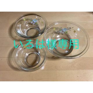 パイレックス(Pyrex)の未使用　レトロ花柄「パイレックス」耐熱ガラスボウル　3点セット(食器)