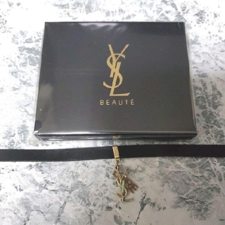 イヴサンローランボーテ(Yves Saint Laurent Beaute)の【新品・非売品】イヴ・サンローラン　YSLロゴチャーム付チョーカー(ネックレス)