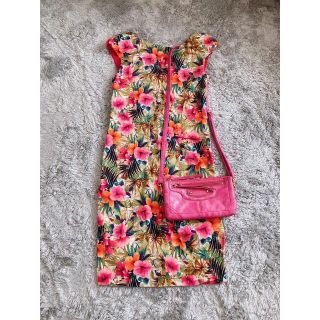 ザラ(ZARA)の花柄ワンピース 膝丈ワンピース ハイビスカス ピンク 派手ワンピ レディース春夏(ひざ丈ワンピース)