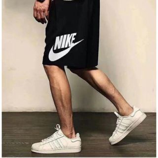 ナイキ(NIKE)の新品　Mサイズ　NIKE ナイキ メンズ　スウェットショートパンツ　ブラック(ショートパンツ)