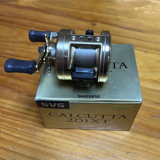 SHIMANO(シマノ)のCALCUTTA 201XT スポーツ/アウトドアのフィッシング(リール)の商品写真